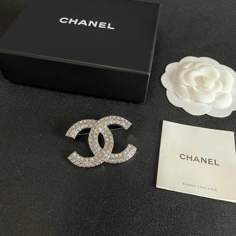 Chanel Brooch 03yxs308